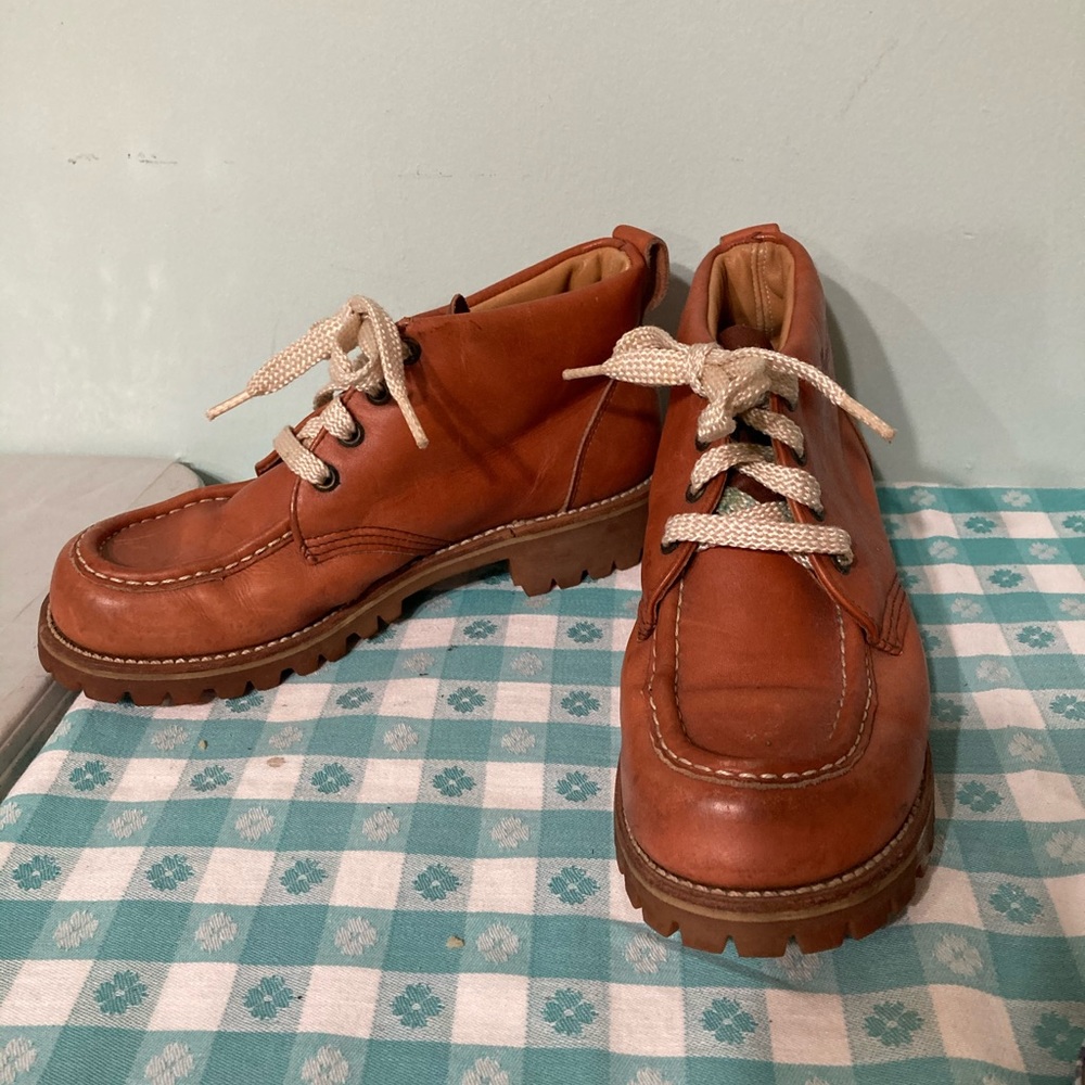Vintage Vasque Tan “carpenter” Boot